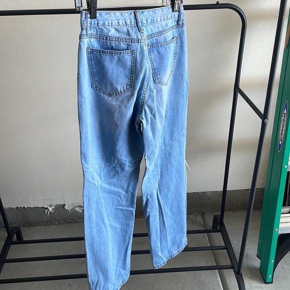 Fashion Nova Jeans. Size 26 - Picture 2 of 4